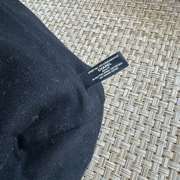 CHANEL Beauté navy/black reversible Drawstring cosmetic bag - Picture 6 of 9